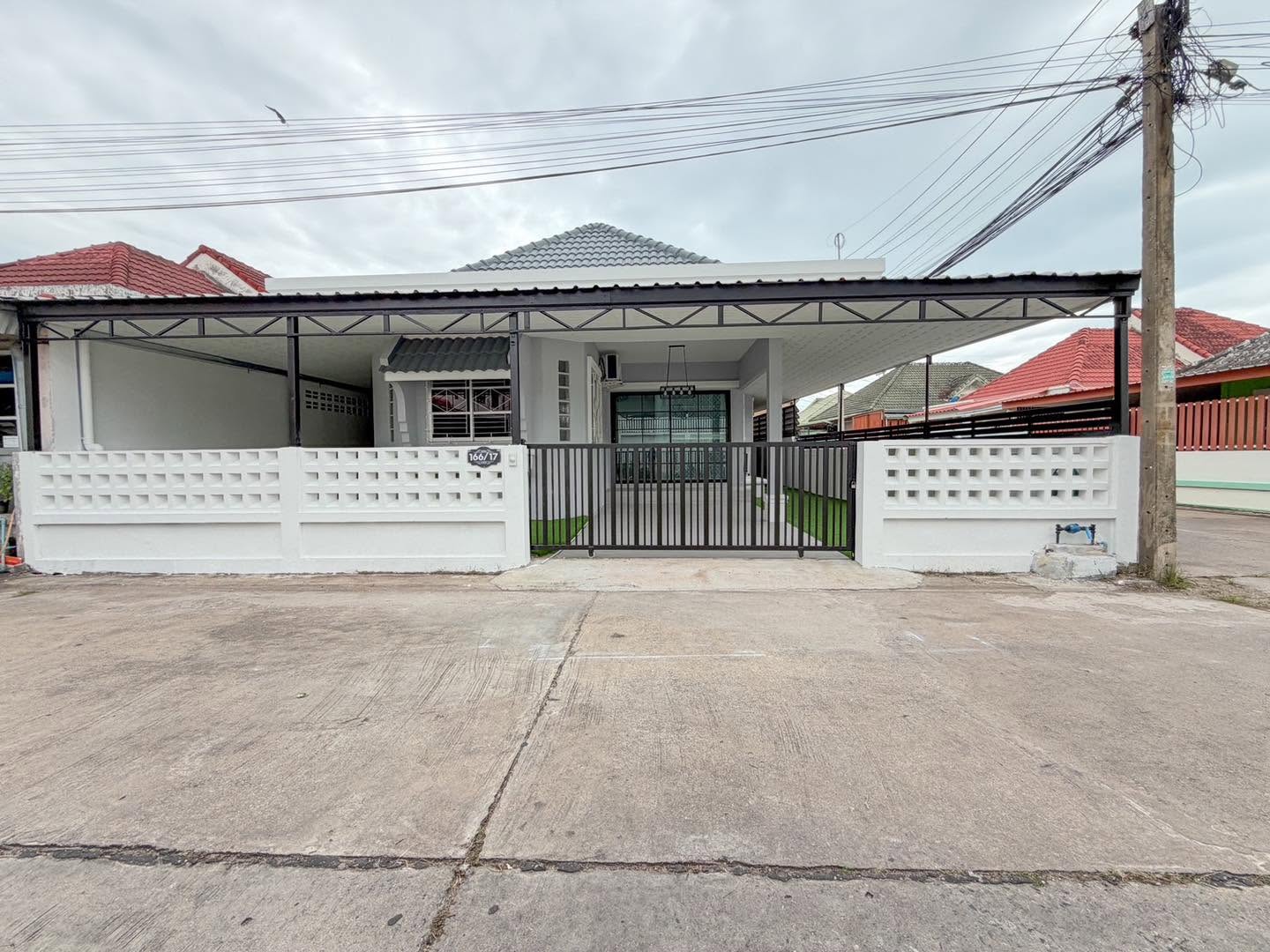 Corner Detached House · Pannathorn 3